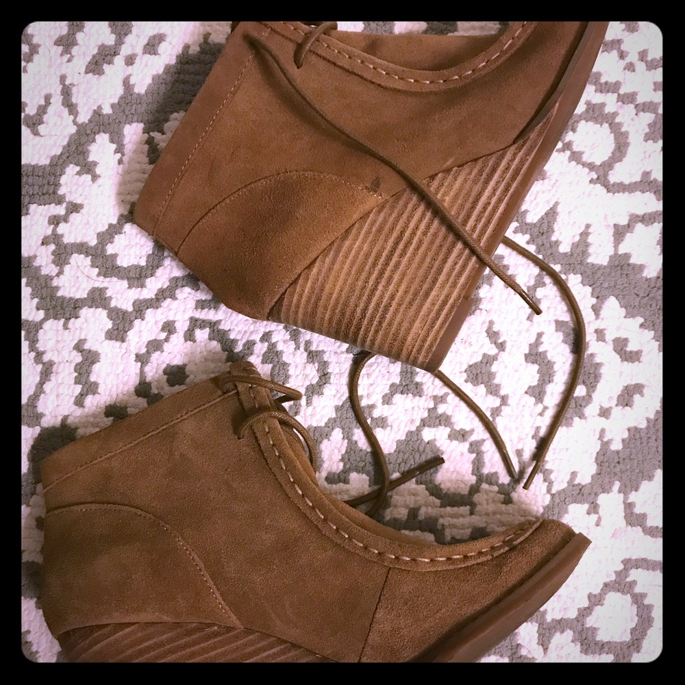 Lucky brand tan suede booties size 8.5